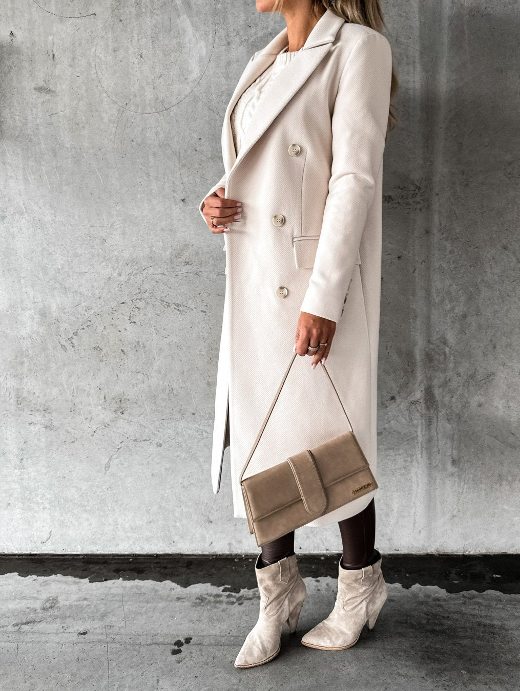 Elegant Winter Coat with a Stylish and Warm Design