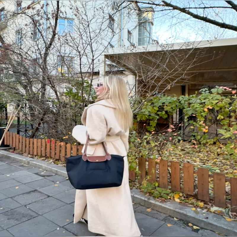 Elegant Women's Tote Bag with Adjustable Strap