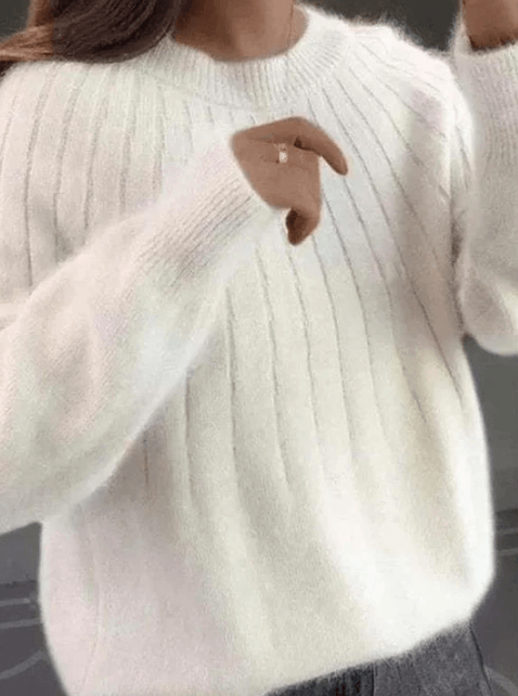 Fluffy Sweater – Elegant & Warm