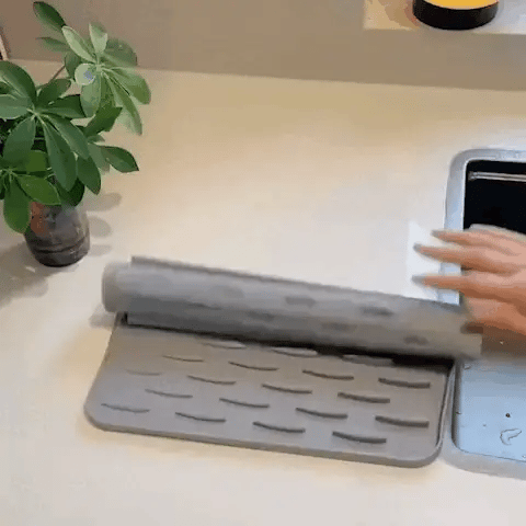 Heat-Resistant Non-Slip Silicone Drying Mat with Space-Saving Design