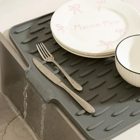 Heat-Resistant Non-Slip Silicone Drying Mat with Space-Saving Design