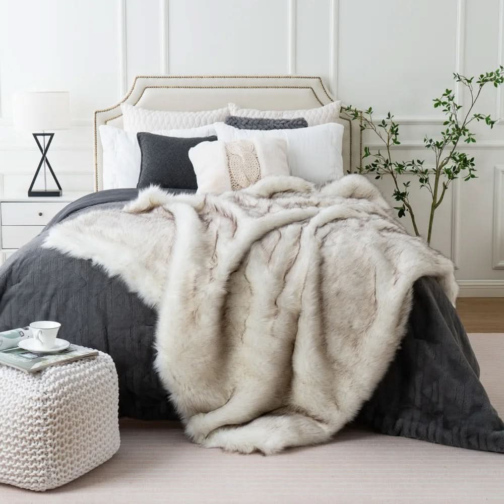 Soft, Warm & Elegant Faux Fur Blanket
