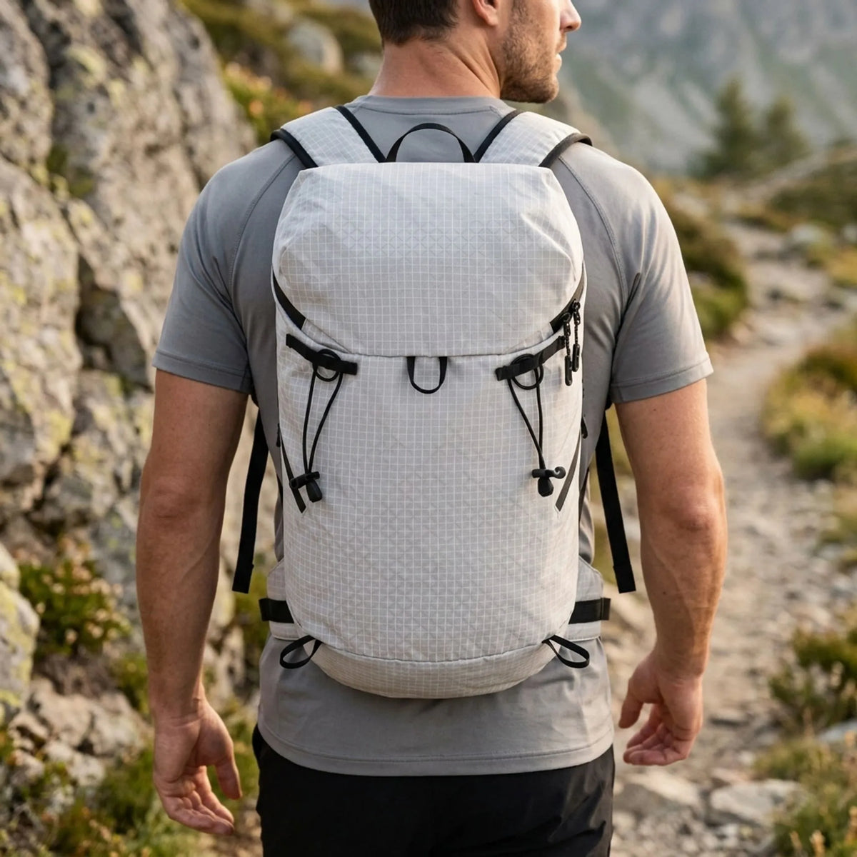 Unisex Lightweight Hiking Daypack