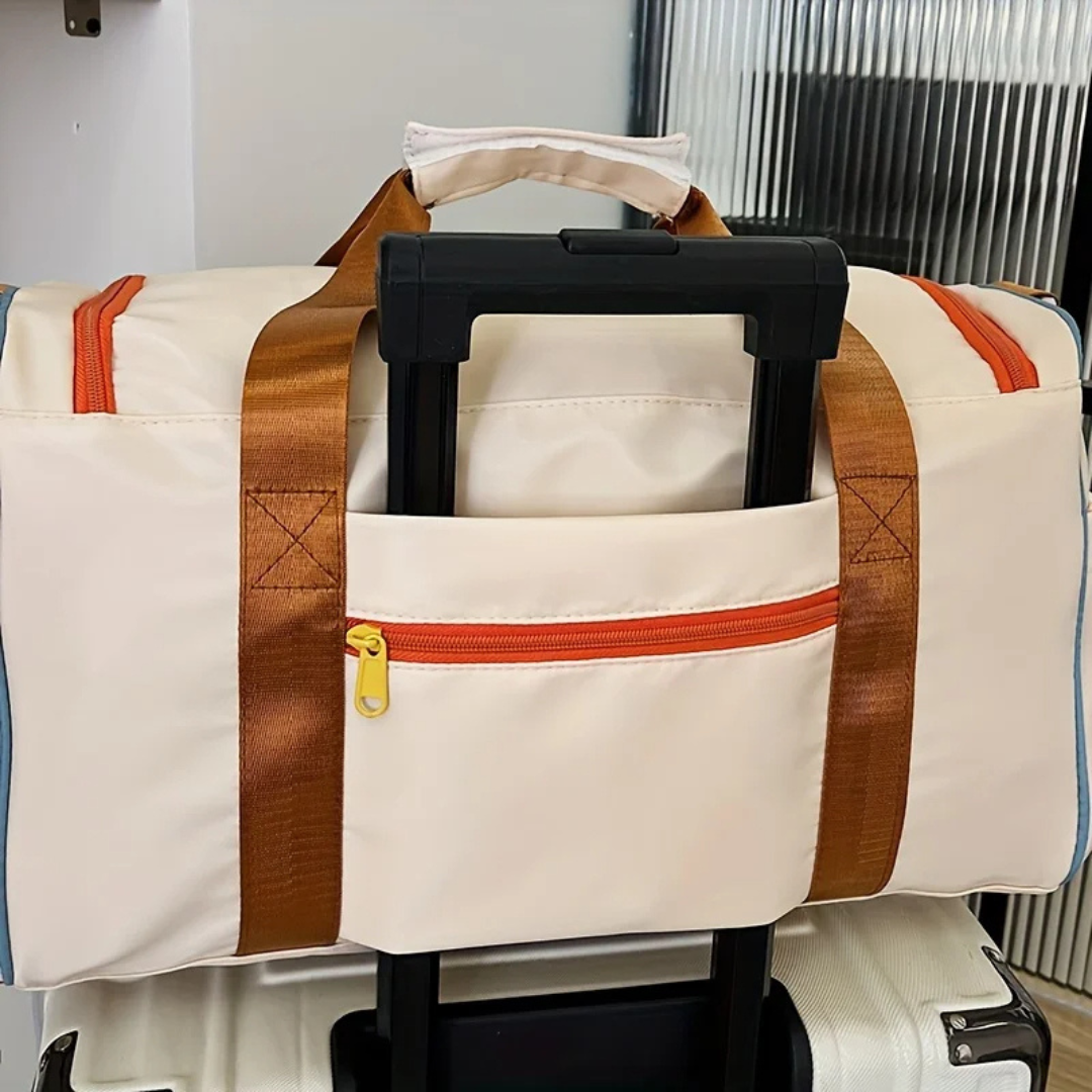 Versatile Lightweight Duffle Bag with Stylish Color Blocking