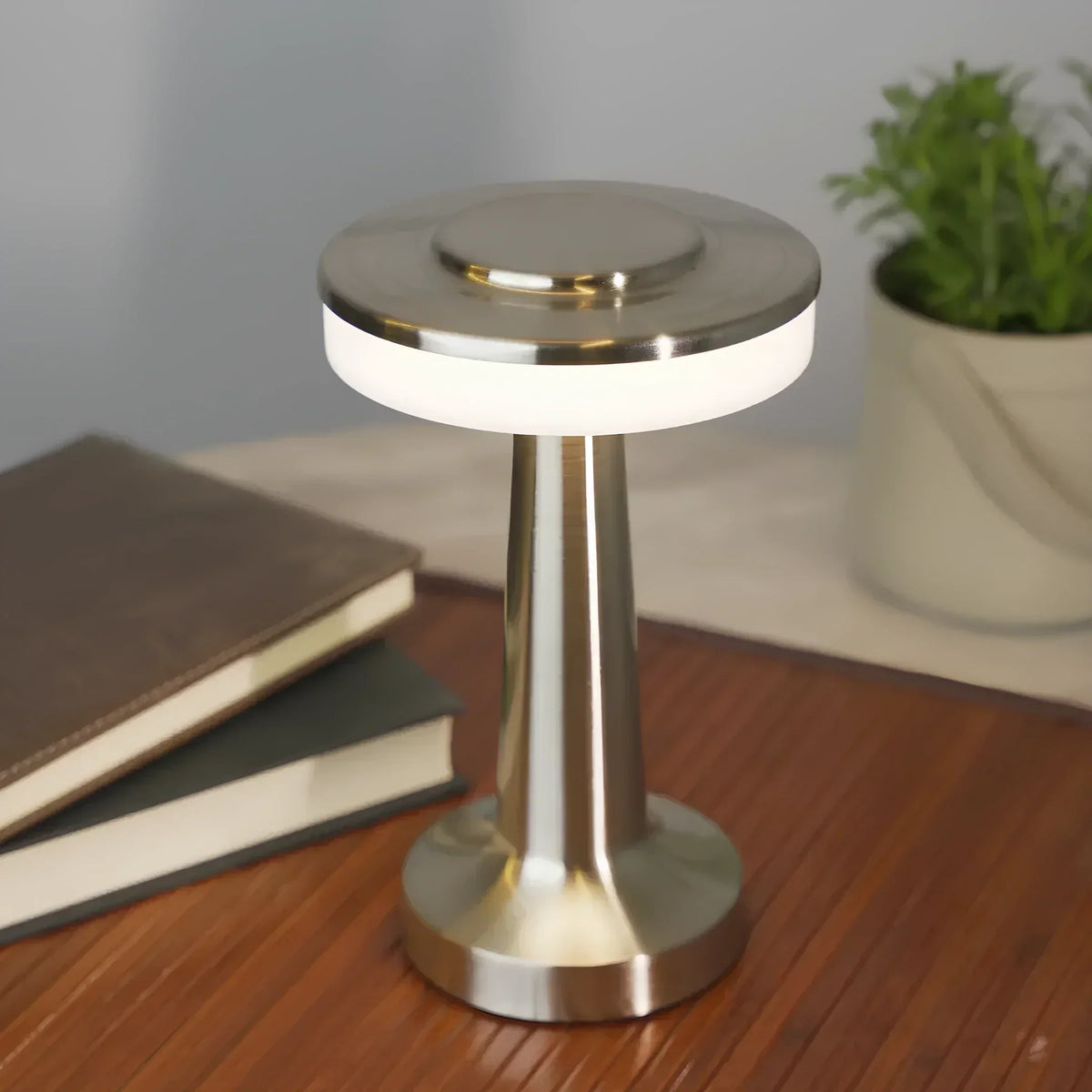 Wireless Retro Table Lamp