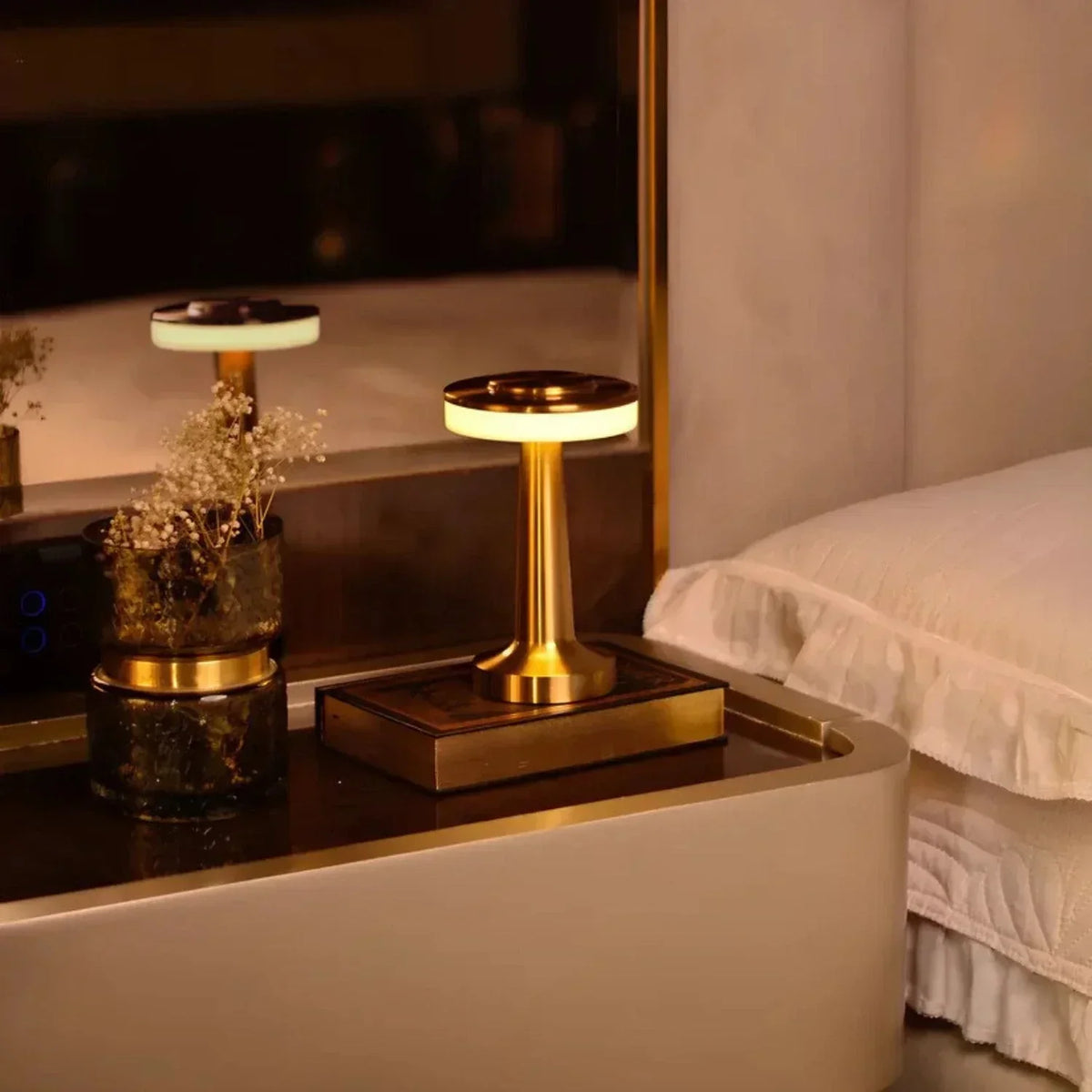 Wireless Retro Table Lamp