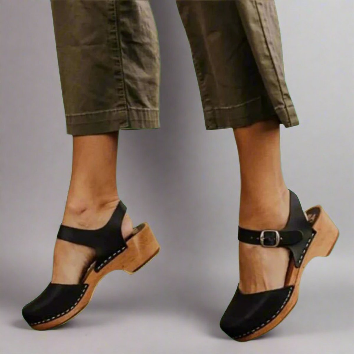 Women's Comfortable Closed-Toe Ankle-Strap Platform Clog Sandals